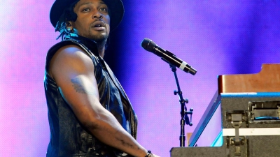 Der US-Musiker D&#39;Angelo 2012 bei einem Auftritt in New Orleans. (Archivbild) (Foto: Cheryl Gerber/Invision/AP/dpa)