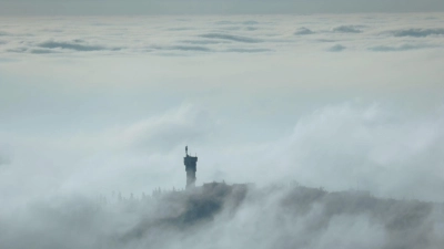 Nass-kalt und windig - Die Silvesternacht kann recht ungemütlich werden (Foto: Matthias Bein/dpa)