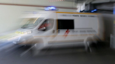 Auch in Frankreich ist ein Mensch im Zusammenhang mit dem Meningitis-Ausbruch in Kent ins Krankenhaus gekommen. (Symbolbild) (Foto: David Vincent/AP/dpa)