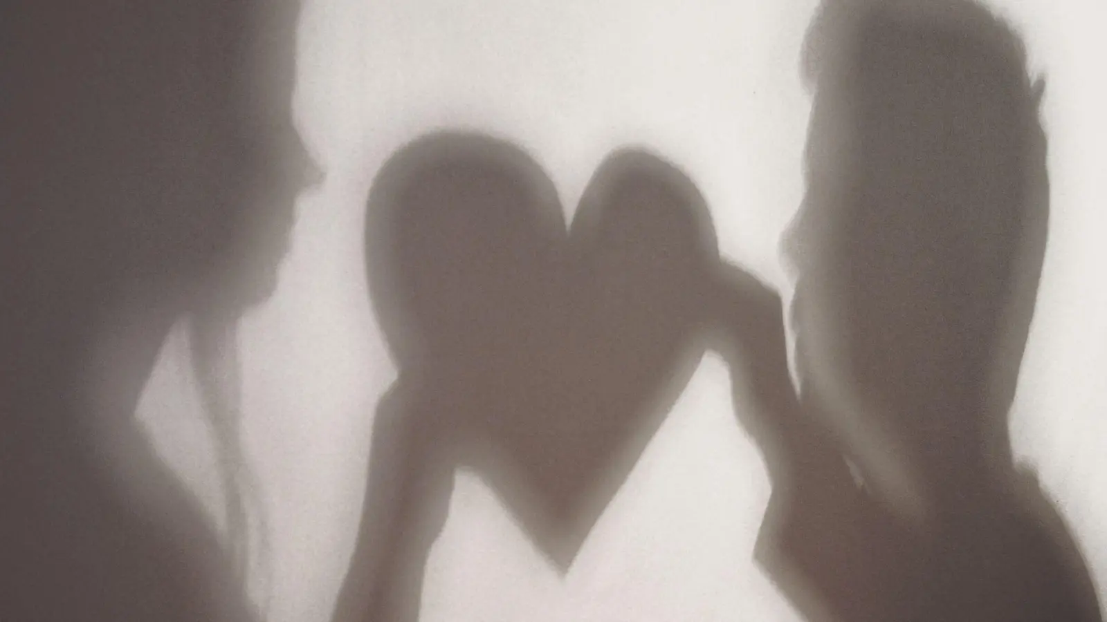 Auch wenn die Aktion des Teenagers zum Schmunzeln anregt: Der ungewöhnliche Liebesbeweis war kriminell. (Symbolbild) (Foto: picture alliance / dpa)