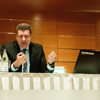 Kämmerer Christian Jakobs erntete Applaus im Stadtrat für die pünktliche Vorlage seines Entwurfes für den Hauhalt 2027. (Archivbild: Evi Lemberger)
