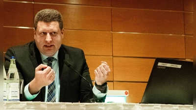 Kämmerer Christian Jakobs erntete Applaus im Stadtrat für die pünktliche Vorlage seines Entwurfes für den Hauhalt 2027. (Archivbild: Evi Lemberger)