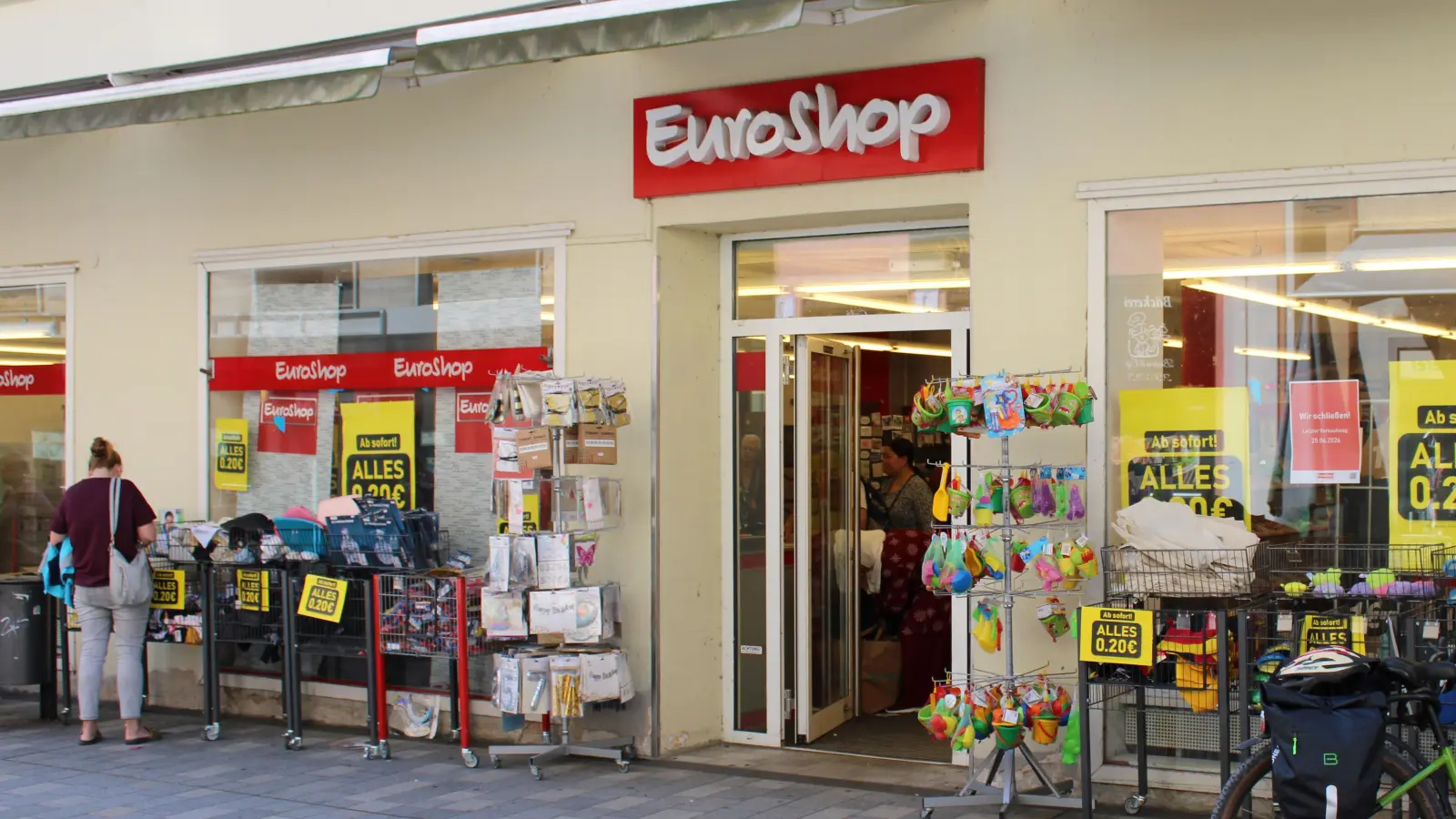 Die Tage sind gezählt: Am Samstag schließt der Euroshop in der Ansbacher Fußgängerzone. (Foto: Constantin Prosch)