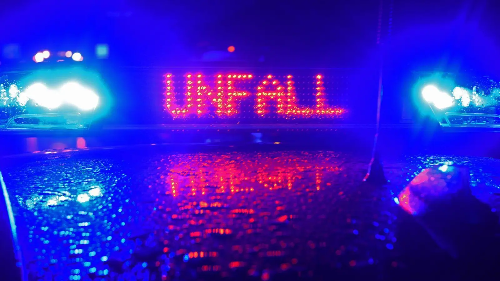 Die Polizei ermittelt zur Unfallursache. (Symbolfoto) (Foto: Stefan Puchner/dpa)