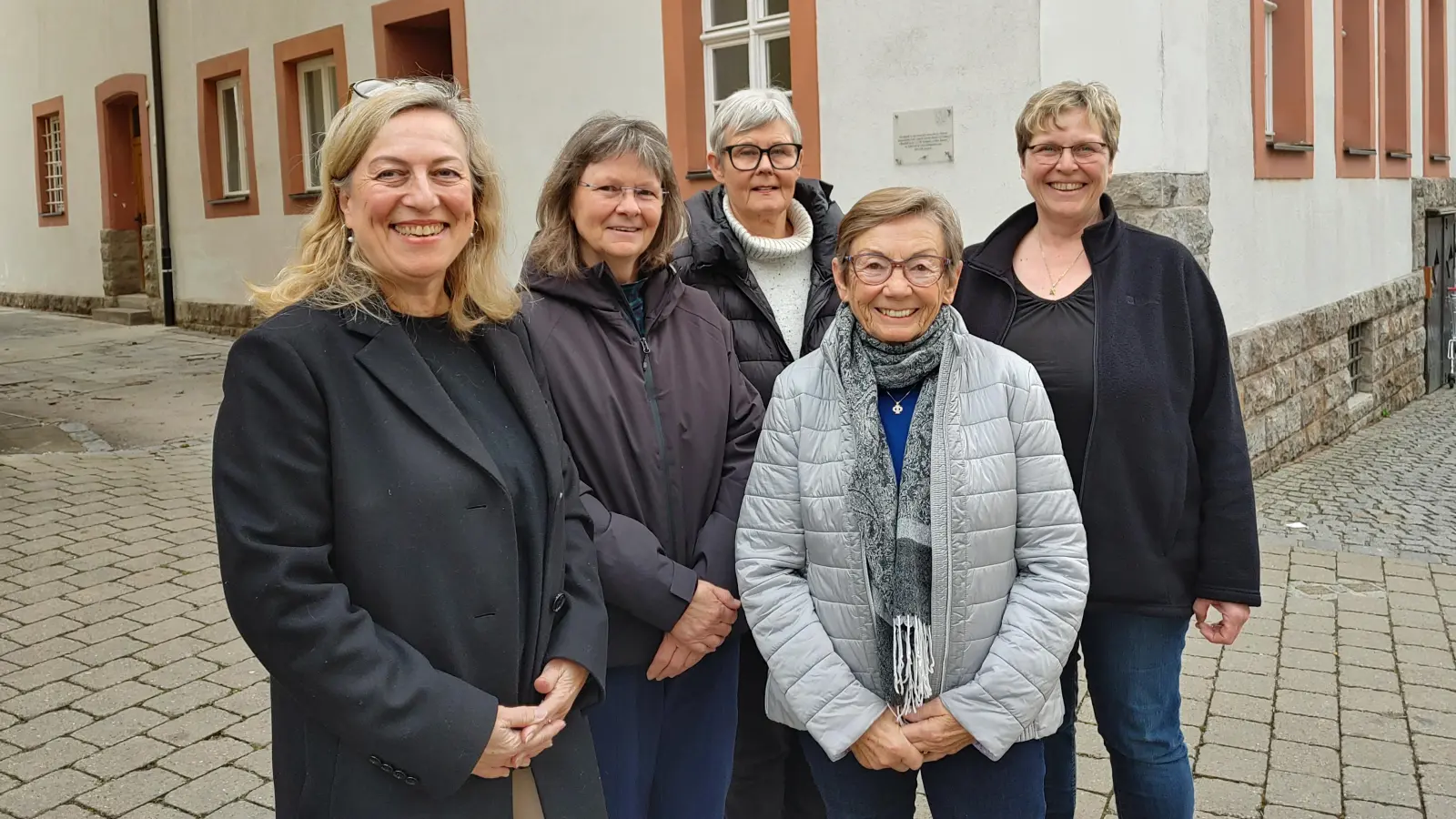 Sabine Detsch, Christa Schlosser, Birgitt Pischke, Erika Reichert und Claudia Lemke (von links) wollen die Initiative Besser gemeinsam gründen und Menschen zusammen bringen. (Foto: Katrin Merklein)