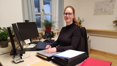 Caroline Hensel ist seit Oktober die neue Geschäftsstellenleiterin der VG Burgbernheim. Im Rathaus in Burgbernheim hat sie ihr Büro. (Foto: Katrin Merklein)