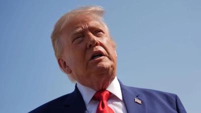 US-Präsident Donald Trump pausierte die Angriffe im Iran nach eigenen Angaben auf Bitten der Vermittlerländer. (Archivbild) (Foto: Julia Demaree Nikhinson/AP/dpa)