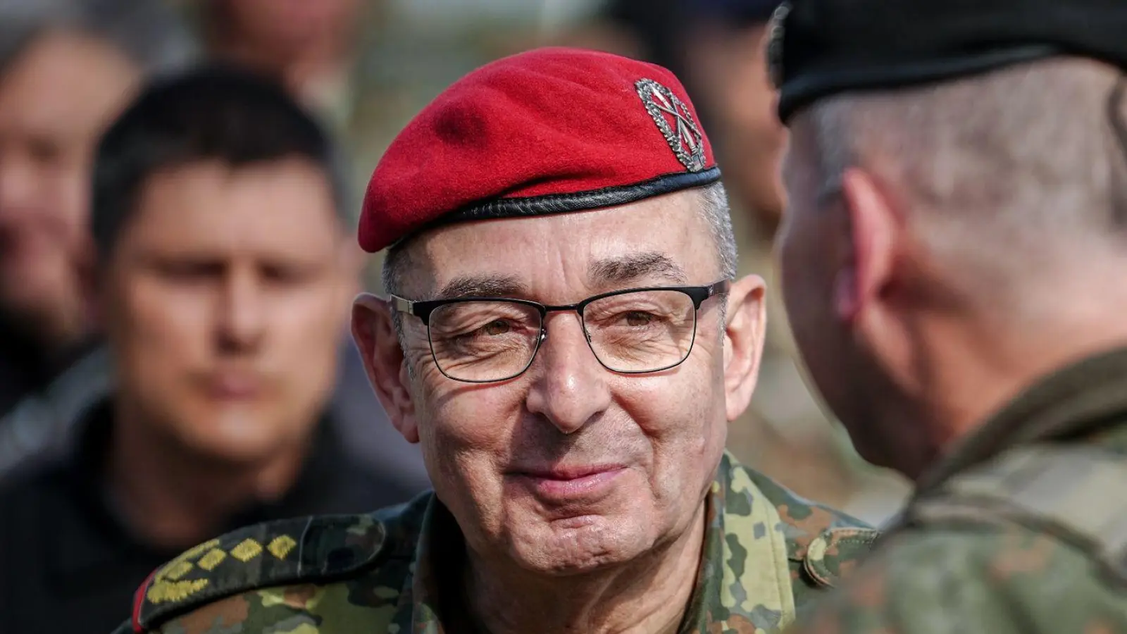 Das Bundeswehr-Manöver Quadriga sende auch ein Signal an die Deutschen, so Generalinspekteur Carsten Breuer (l): „Die Bundeswehr geht konsequent den Weg in Richtung Kriegstüchtigkeit.“ (Foto: Kay Nietfeld/dpa)