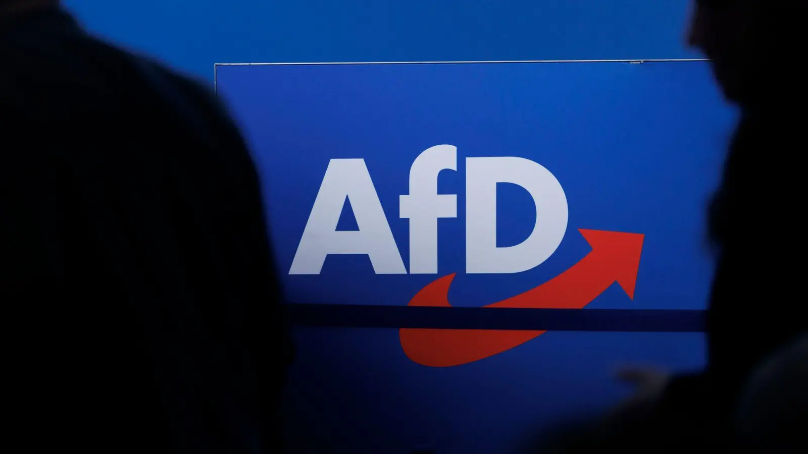 Eine aktuelle Umfrage sieht die AfD in Bayern bei 19 Prozent - es ist der höchste jemals in einer klassischen Umfrage gemessene Wert im Freistaat für die Partei. (Symbolbild) (Foto: Carsten Koall/dpa)