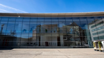 Das Neue Museum ist eines der ersten Bauwerke des Architekten Volker Staab. (Archivbild) (Foto: Daniel Karmann/dpa)