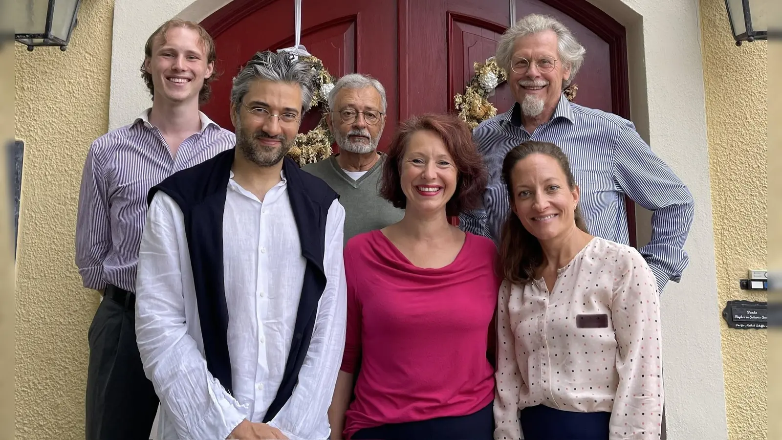 Die Theatergemeinde Dinkelsbühl-Feuchtwangen hat ihren Vorstand neu gewählt: (von links) Felix Saulér, David Afkham, Hubertus Schmidt, Lilli Kaplirz zu Sulewicz, Hans Unger und Christiane Karg. (Foto: Birgit Unger)