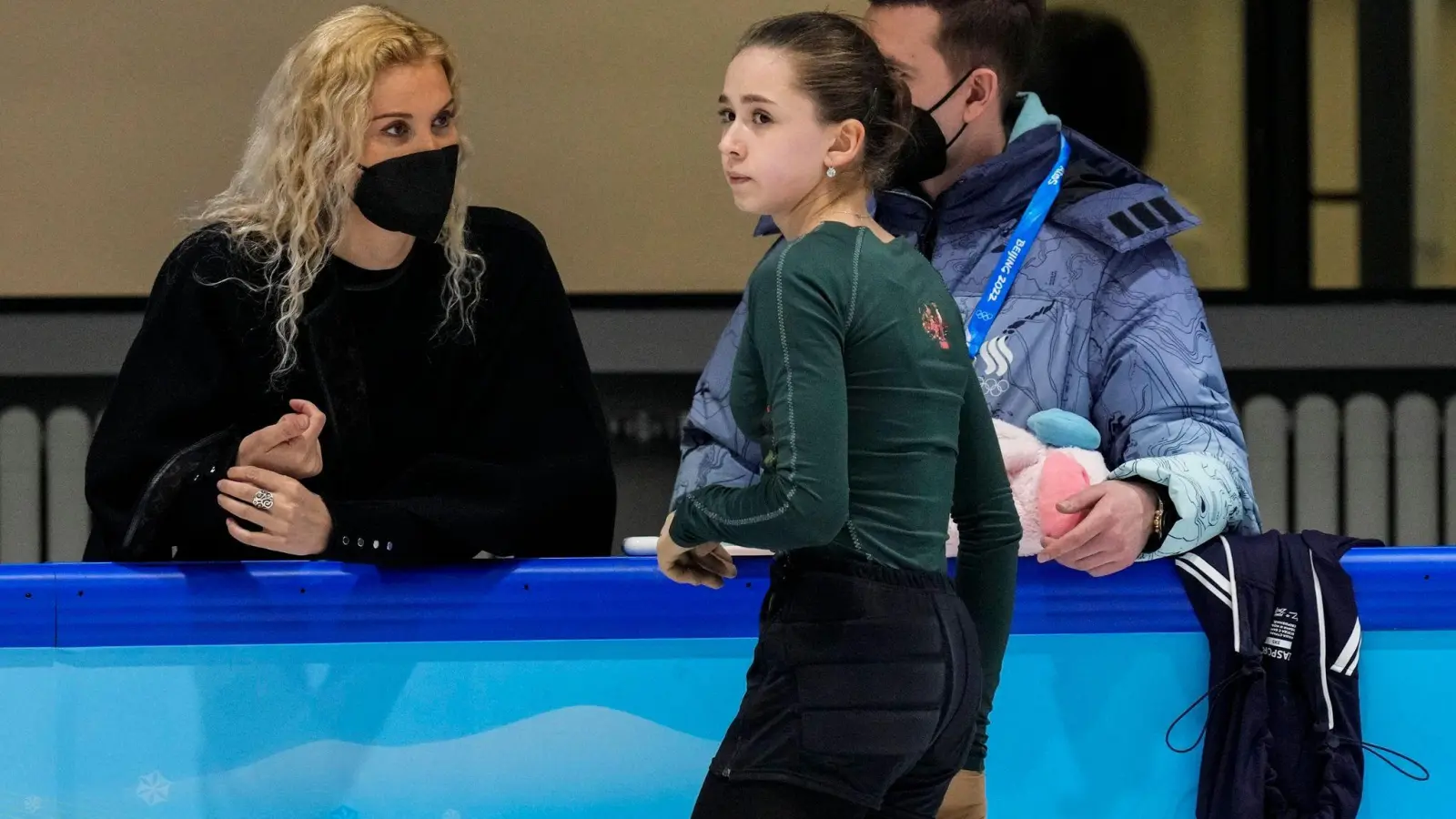 Die russische Eiskunstläuferin Kamila Walijewa beim Training. (Foto: Bernat Armangue/AP/dpa)