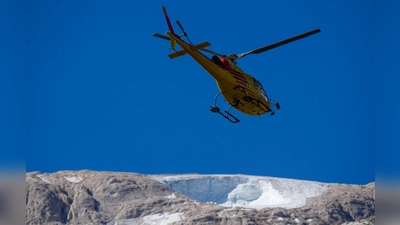 In Italien liegt in den Alpen noch nicht viel Schnee - jetzt wurde Schnee mit einem Hubschrauber eingeflogen. (Archivbild) (Foto: Luca Bruno/AP/dpa)