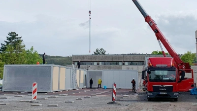 Die Bauarbeiten an der Ehegrundschule in Sugenheim starteten im April 2024. (Foto: Anton Schiefer)