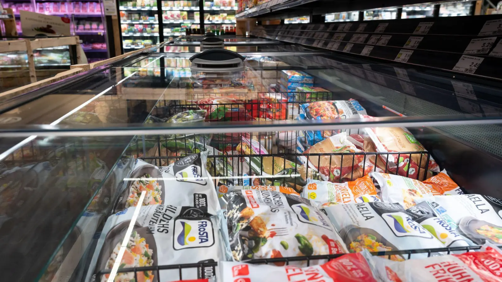 Supermärkte und Discounter halten ein großes Angebot tiefgekühlter Produkte für Kunden bereit. (Symbolbild) (Foto: Sven Hoppe/dpa)