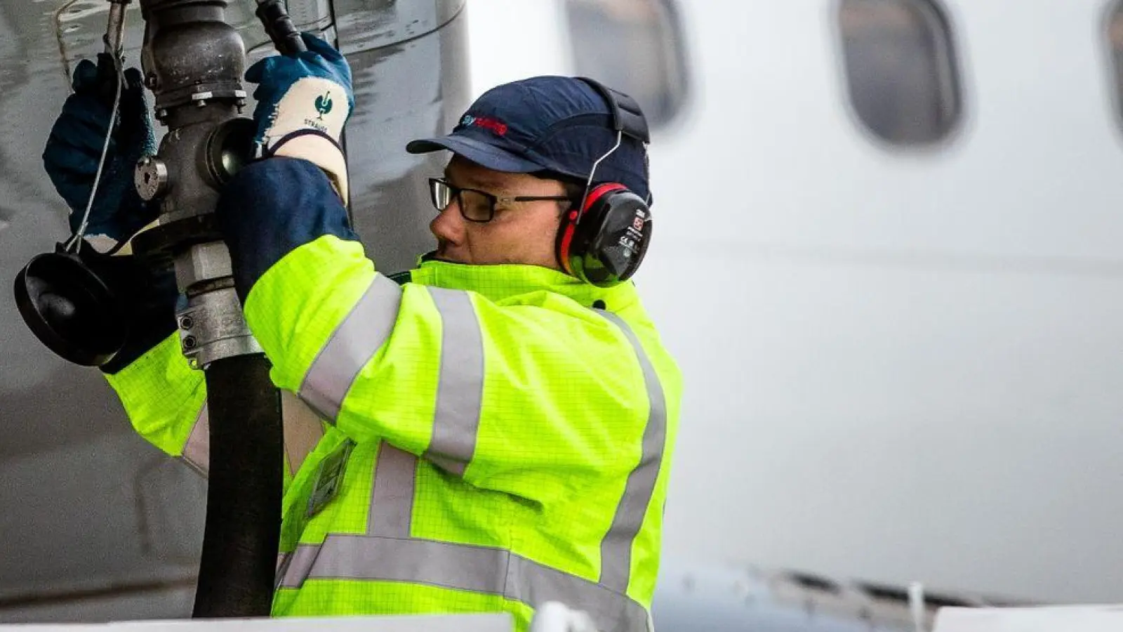 Die Fluggesellschaft Eurowings will während des Lufthansa-Warnstreiks volles Programm fliegen. (Foto: Christoph Schmidt/dpa)