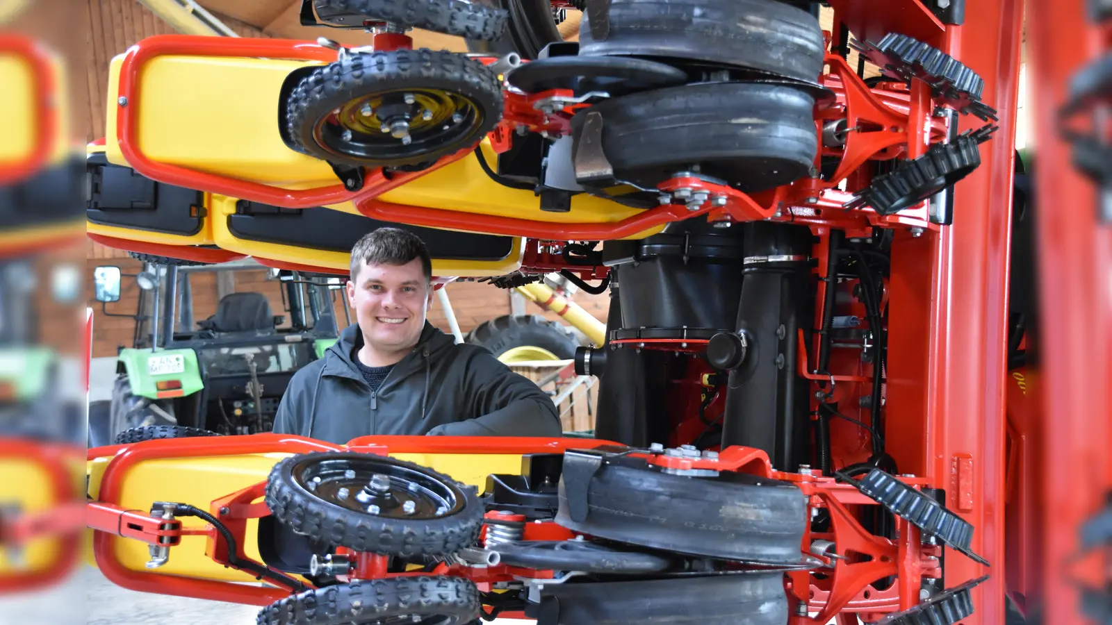 Landwirt Felix Löblein betreibt eine moderne Betriebsführung: Durch den Einsatz digitaler Technologien überwacht und optimiert er die Feldarbeit bei Aussaat, Düngung und Pflanzenschutz. (Foto: Silvia Schäfer)