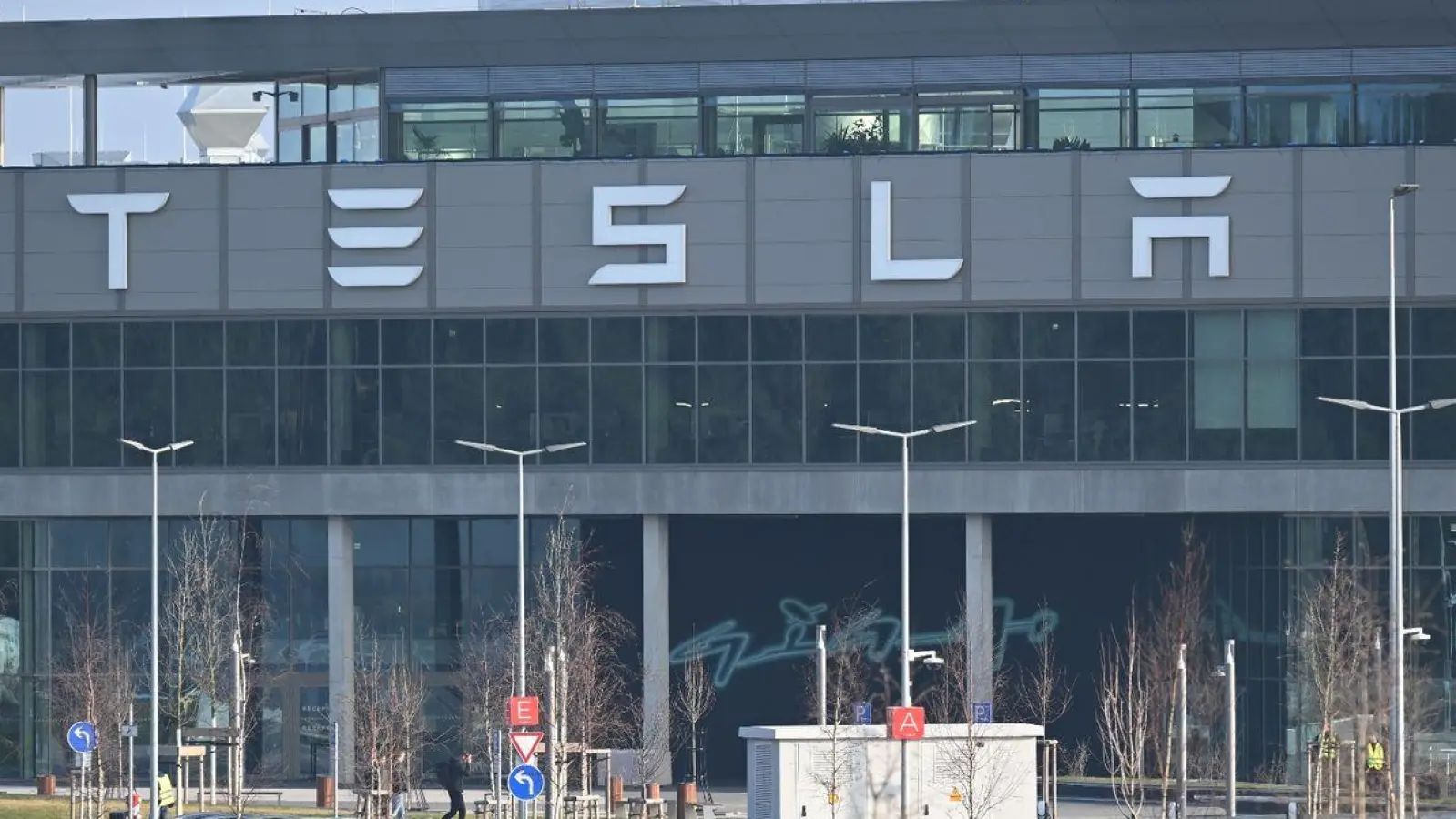 Tesla wendet sich gegen einen Tarifvertrag. (Foto: Sebastian Christoph Gollnow/dpa)