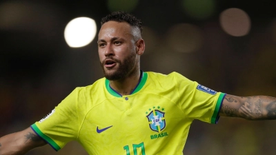 Brasiliens Neymar brach den Rekord von Pelé. (Foto: Bruna Prado/AP)