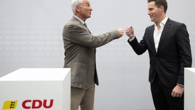 Thomas Strobl (l) verzichtet auf eine erneute Kandidatur für den CDU-Landesvorsitz. Als Nachfolge schlägt er Manuel Hagel vor. (Foto: Marijan Murat/dpa)