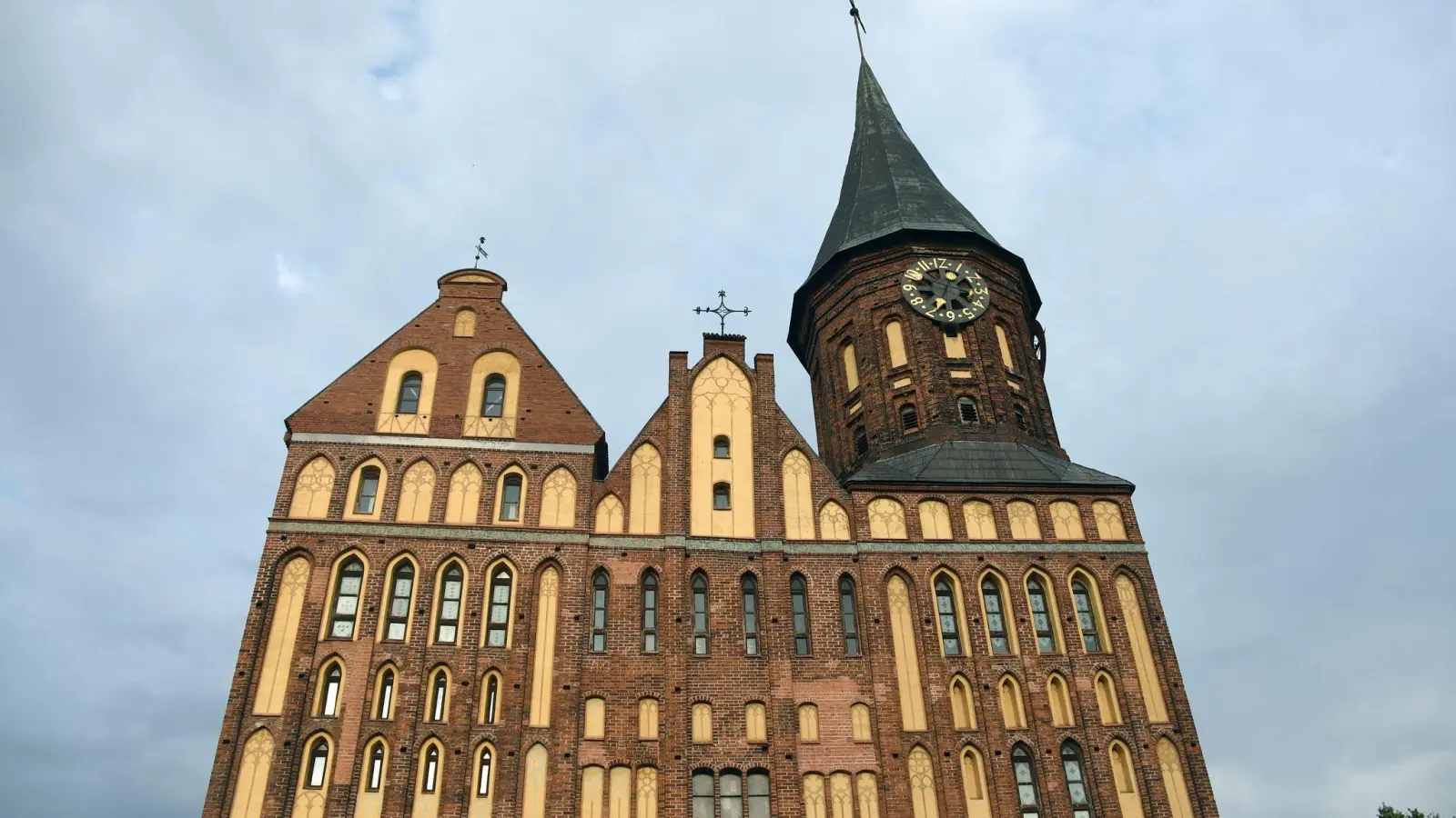 Der Königsberger Dom ist bis heute das Wahrzeichen der Stadt, die sich seit 80 Jahren Kaliningrad nennt. (Archivbild) (Foto: picture alliance / dpa)