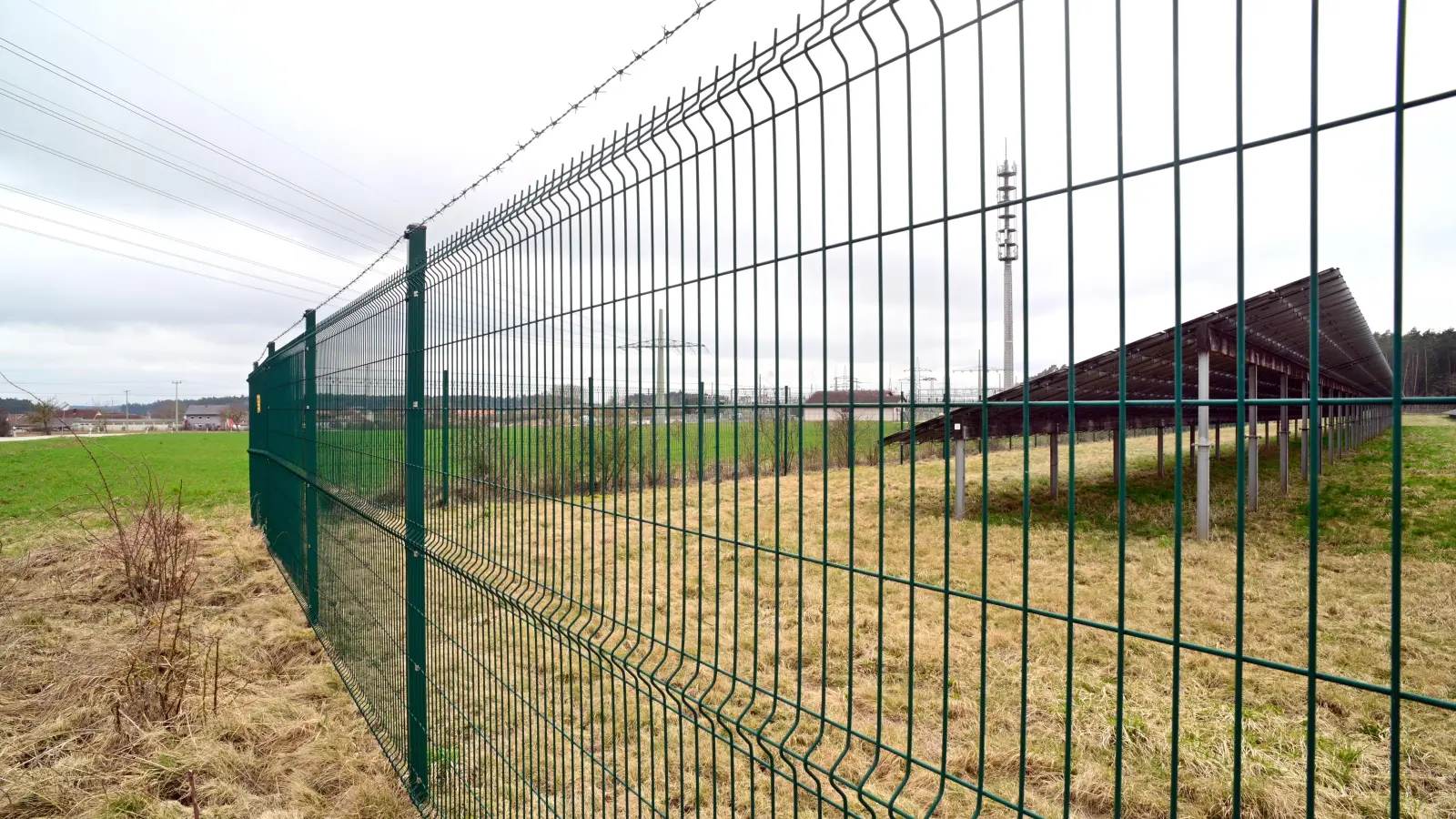 Dieser Solarpark in der Nähe von Winterschneidbach besteht bereits seit einigen Jahren. Jetzt soll ein weiterer hinzukommen. (Archivbild: Jim Albright)