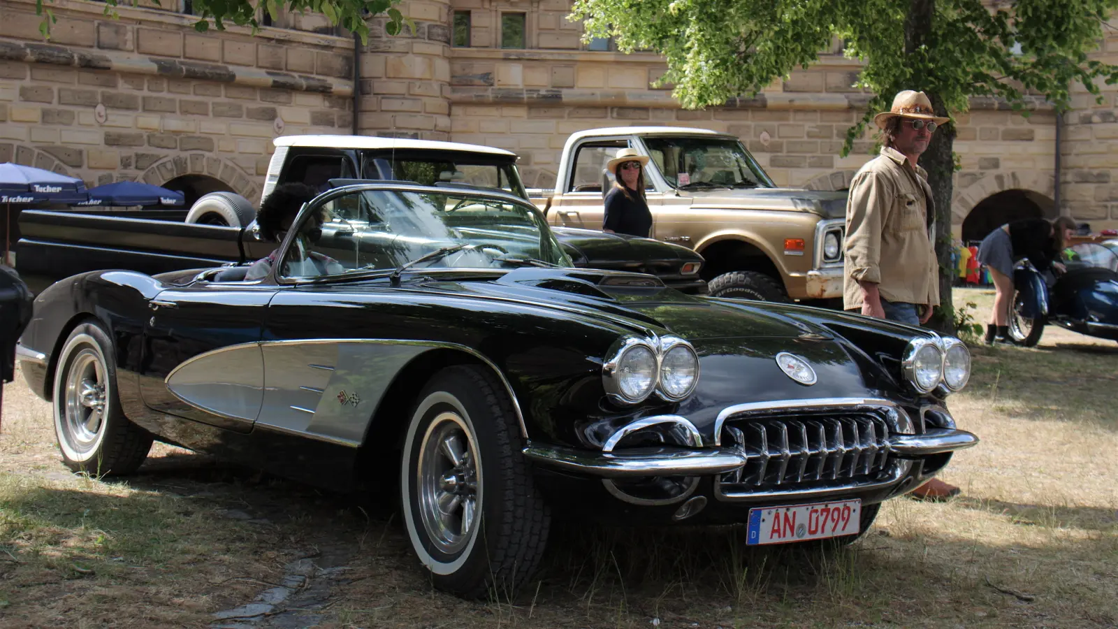 Ein Schmuckstück aus den Vereinigten Staaten von Amerika: die Corvette C1. Chevrolet baute den Sportwagen 1953 bis 1962. (Foto: Tizian Gerbing)