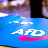 Ein AfD-Politiker als Kulturreferent - in der Kleinstadt Tittmoning regt sich Widerstand (Symbolbild).   (Foto: Daniel Karmann/dpa)