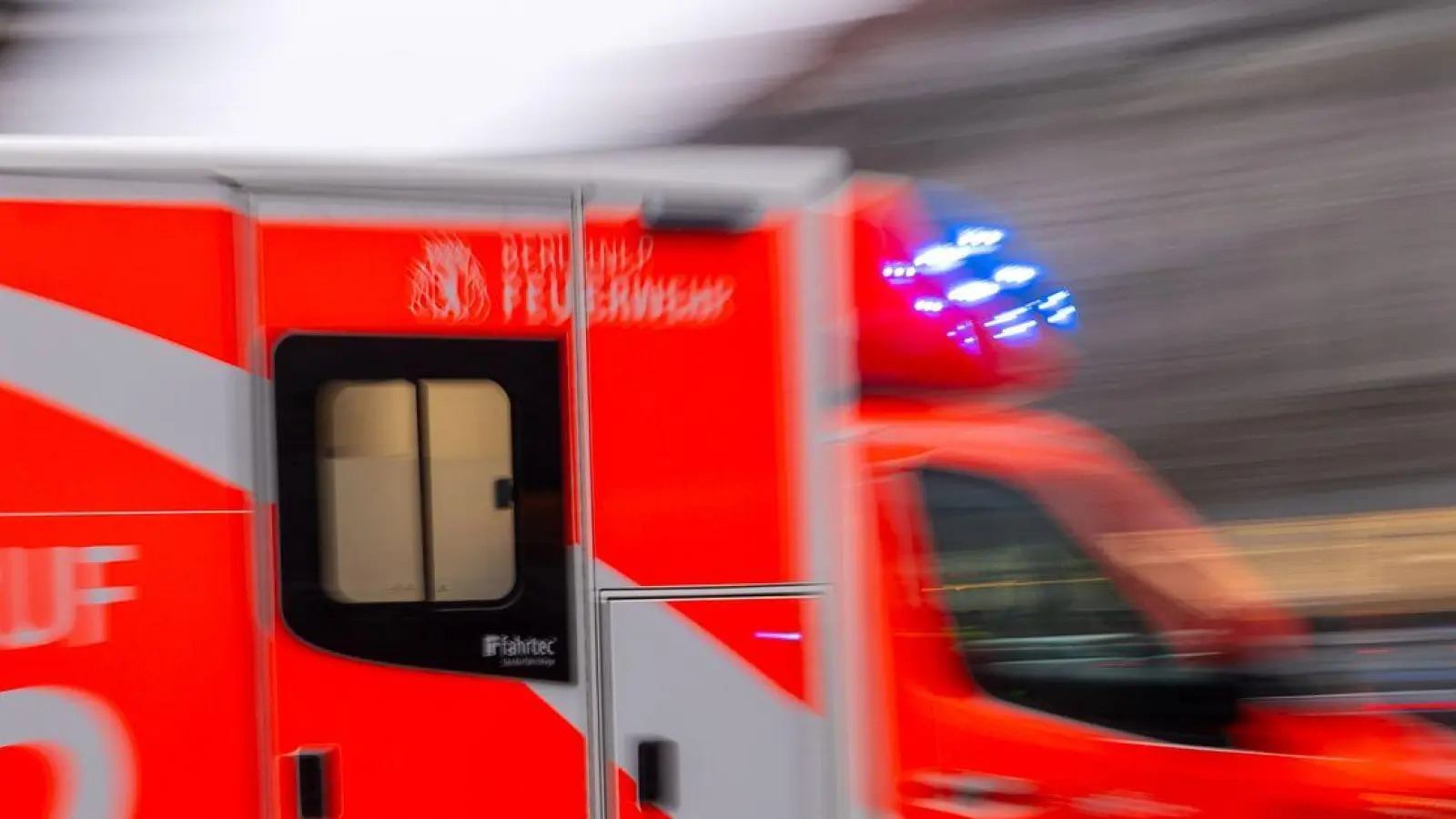 Eine Betreuerin kam in einem Zeltlager in Schleswig-Holstein durch einen umgestürzten Baum ums Leben. (Symbolbild) (Foto: Monika Skolimowska/dpa)