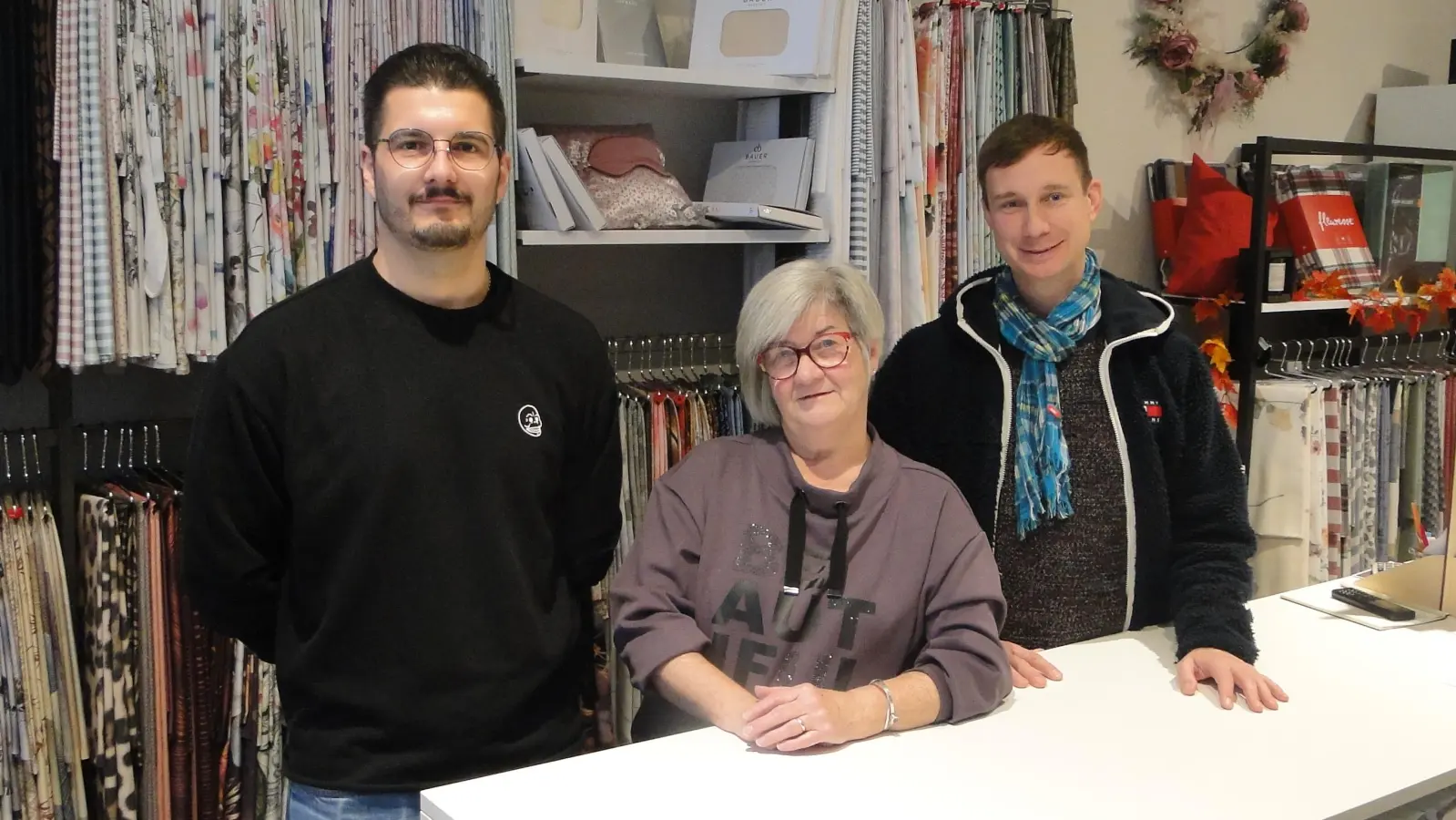 Sie sind alarmiert (von links): Simon Horand (Nähzentrum Horand), Edith Thiemer (Stilvoll) und Michael Sommer (Bürohaus Sommer). (Foto: Winfried Vennemann)