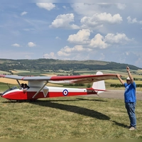 Der britische Zweisitz-Segler des Typs Slingsby T 21 startbereit zum Windenschlepp: Wer Lust hatte, konnte mitfliegen. (Foto: Luftsportverein/Christian Pomp)