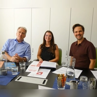 Dr. Jörg Christöphler, Anna Kaindl und Dr. Florian Diener (von links) informierten beim Pressegespräch im Campus über bevorstehende Veranstaltungen. (Foto: Karl-Heinz Gisbertz)