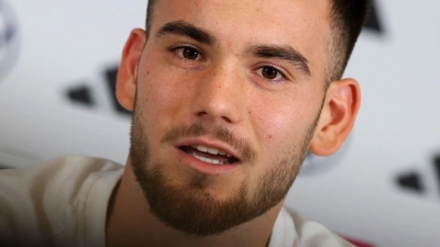 Dennis Seimen spricht über seine Zukunft. (Foto: Jan Woitas/dpa)