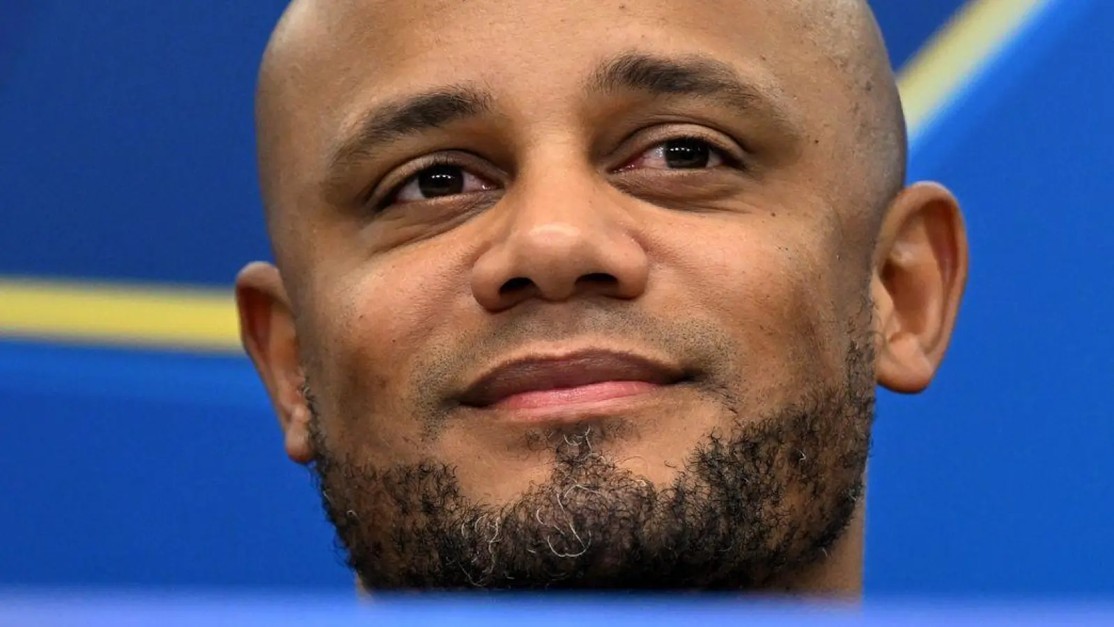 Bayern-Trainer Vincent Kompany wird die Terminierung der Spiele gegen Inter Mailand gefallen. (Foto: Federico Gambarini/dpa)