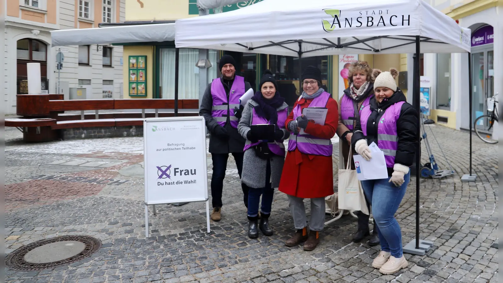 Sowohl Frauen als auch Männer befragten diese fünf Menschen (von links): Ingo Bunk von der Gleichstellungsstelle der Stadt, Gleichstellungsbeauftragte Lisa-Marie Buntebarth sowie Dr. Janina Dillig, Annette Lederer-Heer und Nina Haas. (Foto: Oliver Herbst)