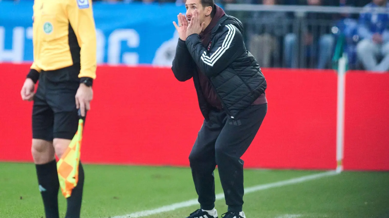 Miroslav Klose hadert mit der Nürnberger Niederlage. (Foto: Bernd Thissen/dpa)