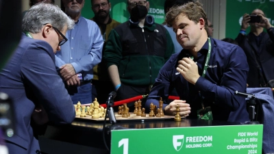 Magnus Carlsen trat zur Blitzschach-WM doch an, in Jeans. (Foto: Seshadri Sukumar/ZUMA Press Wire/dpa)