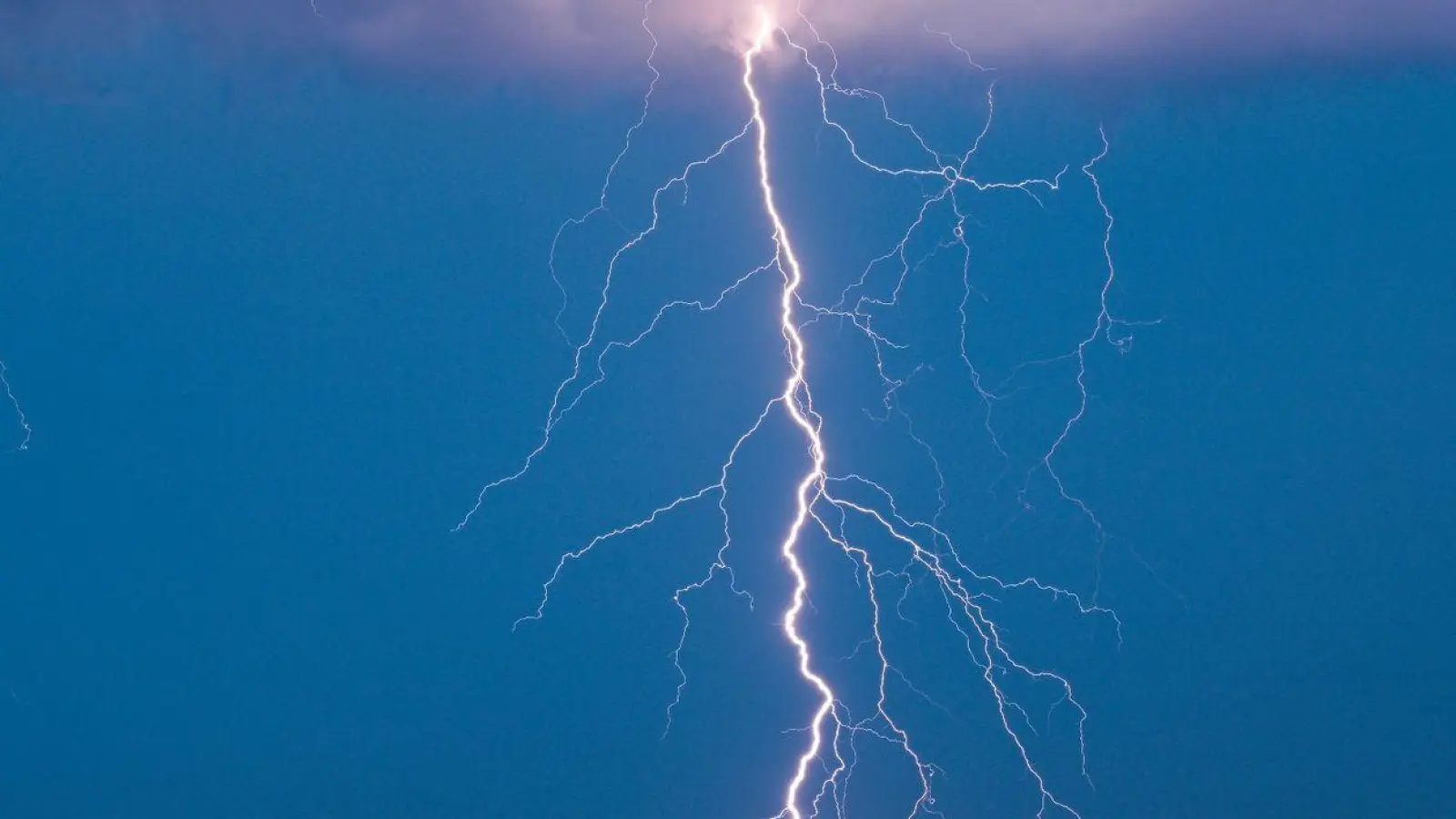 Wetteraussichten: Gewitter und Schauer zum Wochenstart in Deutschland. (Foto: Patrick Pleul/dpa)