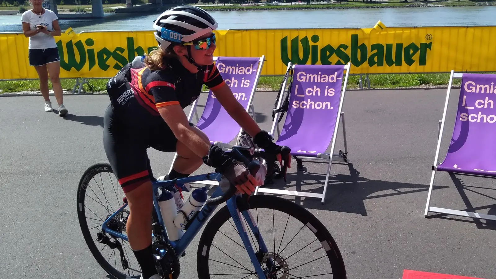 Anja Bertleff kommt nach 512 Kilometern quer durch Österreich als erste ins Ziel. (Foto: Race Across Austria)
