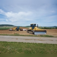 Die Firma, die das Baugebiet in Ippesheim erschließen will, hat in dieser Woche schon losgelegt. (Foto: Ulli Ganter)