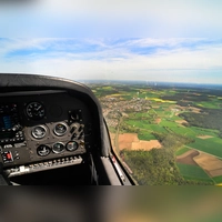 Aus der Luft beobachten Pilotinnen und Piloten die Region, um Waldbrände frühzeitig erkennen zu können. (Symbolbild: Jim Albright)