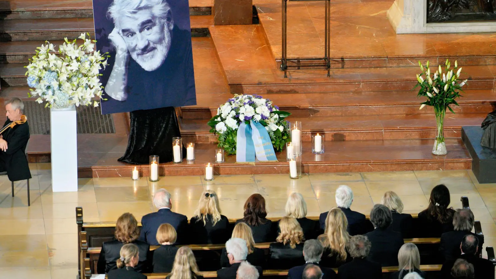 Die Trauerfeier fand in der Kirche St. Michael statt. (Foto: Uwe Lein/dpa)