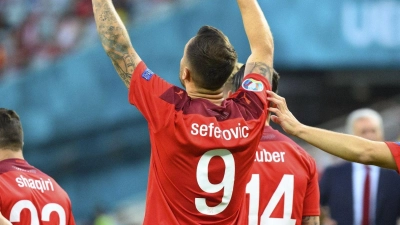 Haris Seferovic brachte die Schweiz schon früh in Führung. (Foto: Jean-Christophe Bott/KEYSTONE/dpa)