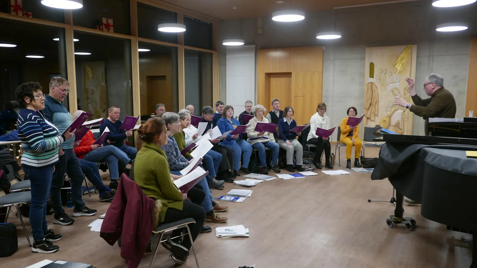 Konzentriert geht es in den Proben vom Consortium Cantorum in Feuchtwangen zur Sache. (Foto: Roman Kocholl)