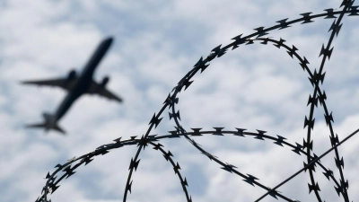 Die Zahl der Abschiebungen steigt. (Archivbild) (Foto: Sebastian Gollnow/dpa)