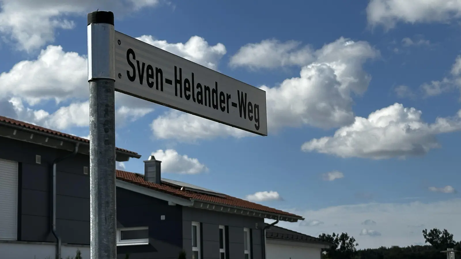 Im Dinkelsbühler Neubaugebiet Gaisfeld ist ein Weg dem schwedischen Konsul Sven Helander gewidmet. Seine Enkelin ist heute Botschafterin in Berlin und besucht am Sonntag, 20. Juli, die Kinderzeche. (Foto: Martina Haas)