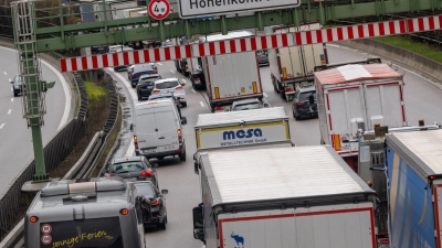 Auf der Autobahn 99 dürfte wegen Ferienstarts in mehreren Bundesländern ohnehin viel Verkehr herrschen. (Archivbild) (Foto: Peter Kneffel/dpa)