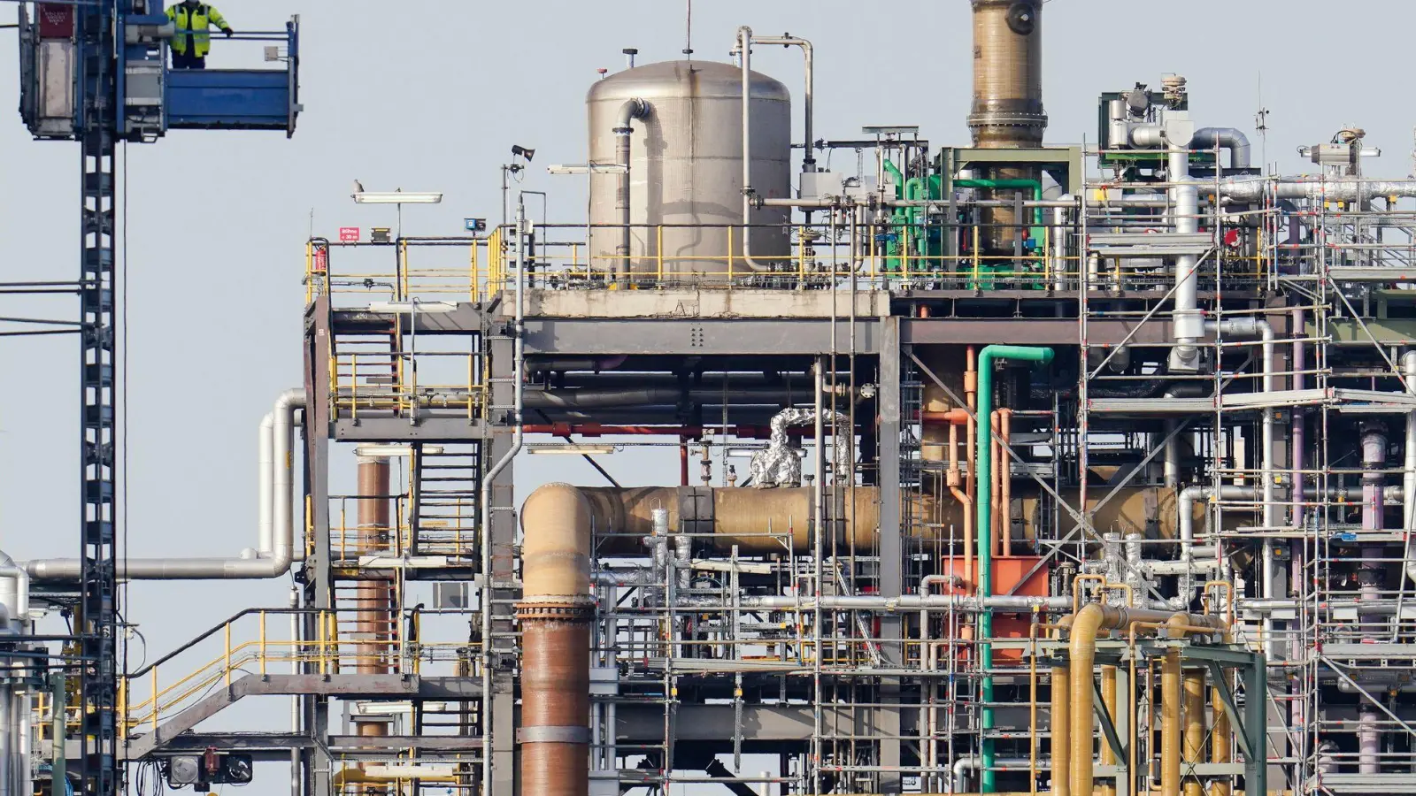 Die Stimmung in der deutschen Chemischen Industrie ist deutlich gestiegen.  (Foto: Uwe Anspach/dpa)