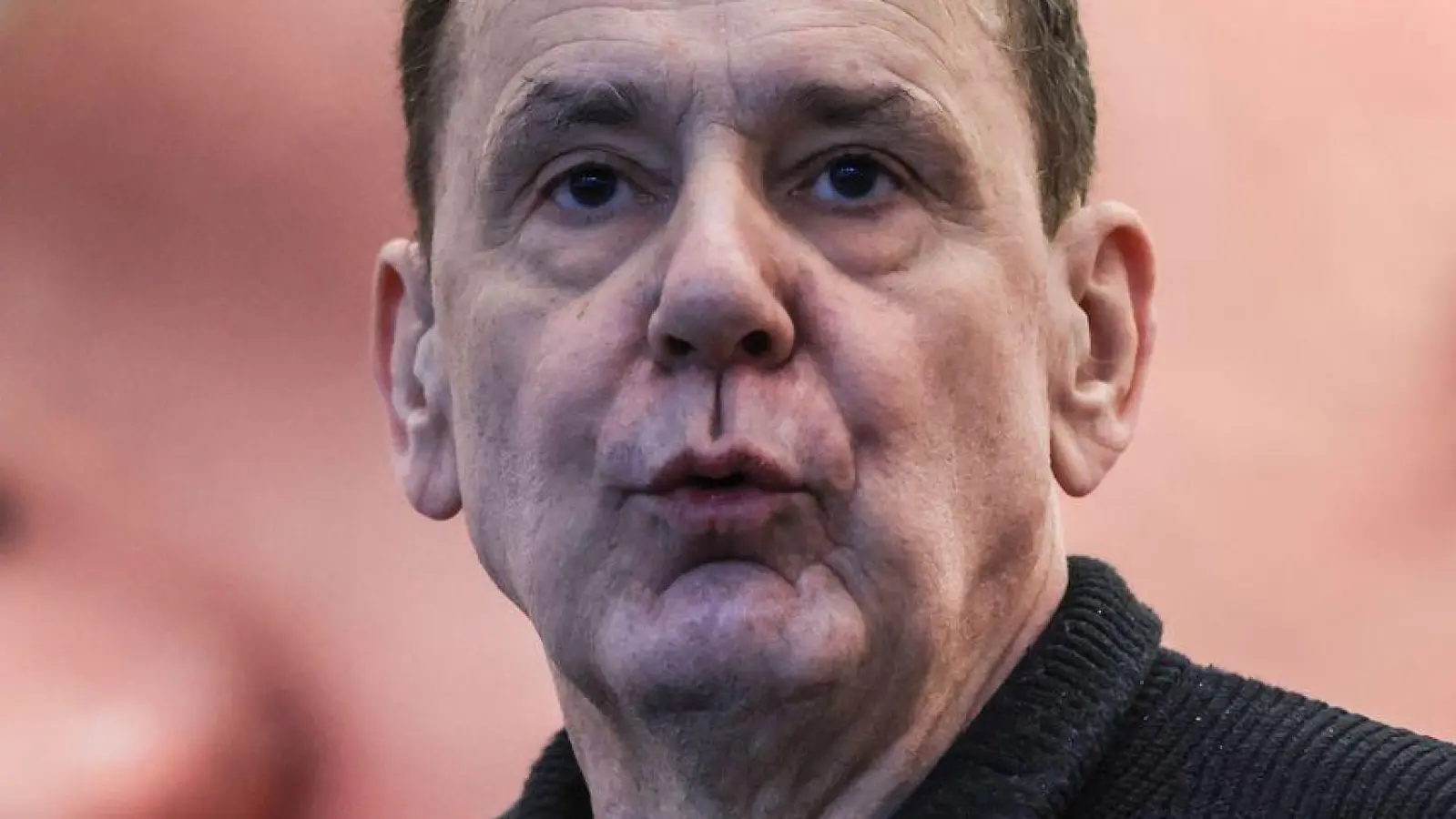 Der Düsseldorfer Karnevalswagenbauer Jacques Tilly ist von russischen Justizbehörden mit einem Strafverfahren überzogen worden (Archivbild). (Foto: Oliver Berg/dpa)