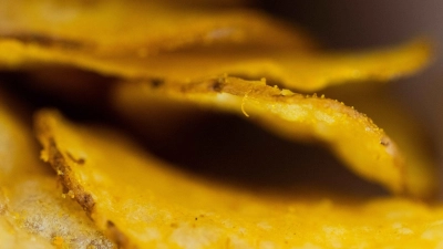 Knuspriger Knabberspaß mit Schadstoffbelastung: Bio-Kartoffelchips enttäuschen bei „Öko-Test“. (Foto: Rolf Vennenbernd/dpa/dpa-tmn)